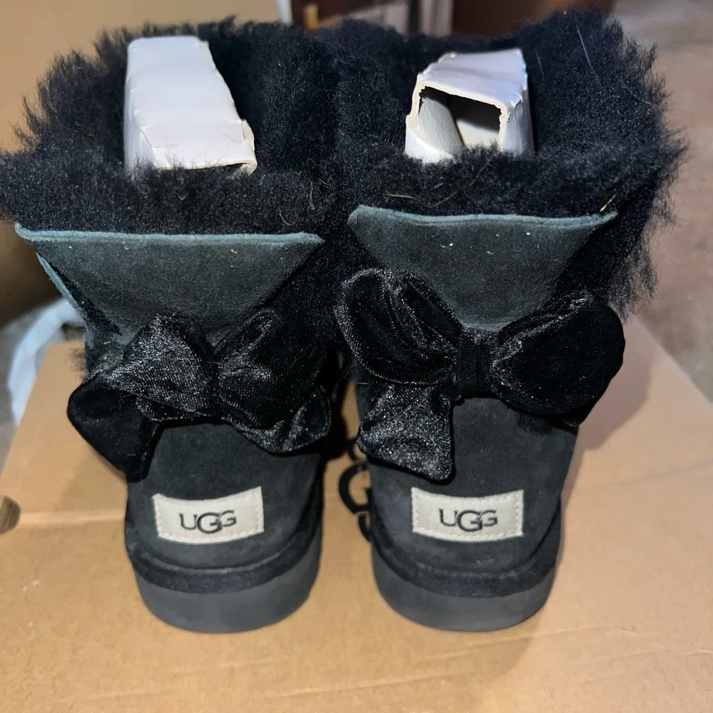Ugg boots - Picture 1 of 4